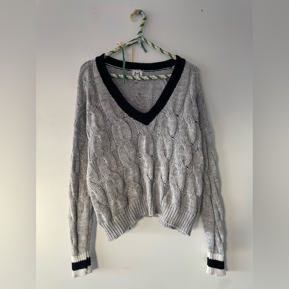 Joan + Jenn Chunky Cable Knit Cropped Varsity Sweater Women's Medium